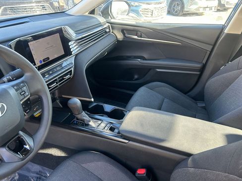 Used 2025 Toyota Camry LE image 41