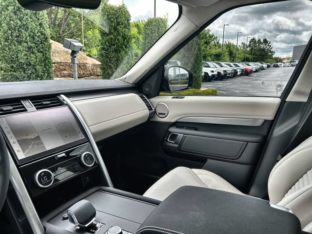 New 2026 Land Rover Discovery Dynamic SE AWD/4WD image 13