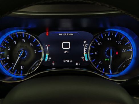 Used 2024 Chrysler Pacifica Touring-L image 15