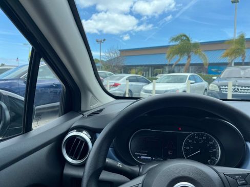 Used 2025 Nissan Versa SV FWD image 34