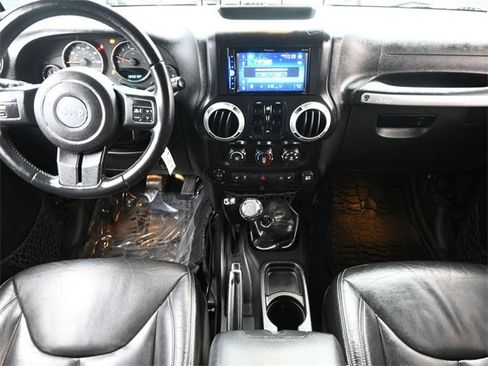 Used 2015 Jeep Wrangler Unlimited Sahara image 15