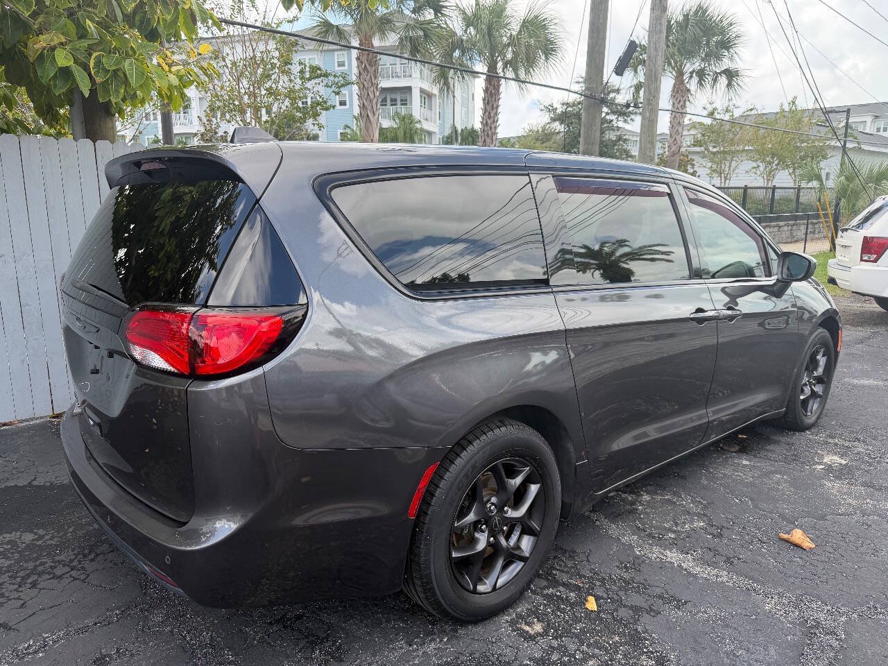 Used 2020 Chrysler Pacifica Touring w/ S Appearance Package FWD image 18