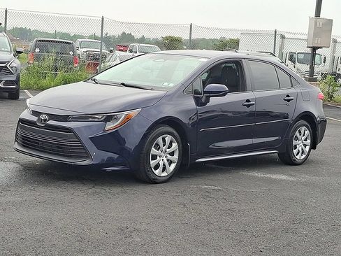 Used 2025 Toyota Corolla LE FWD image 3