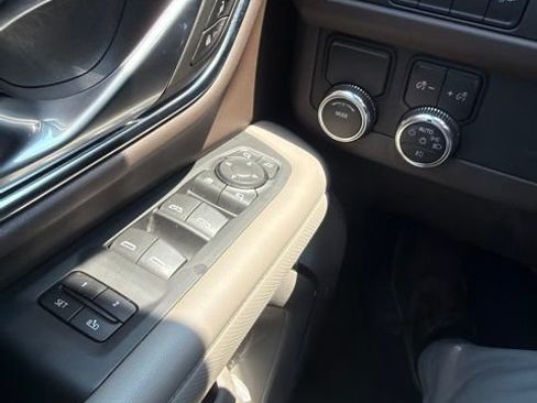 Used 2021 GMC Yukon XL SLT w/ SLT Premium Package RWD image 6