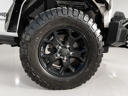 Used 2018 Jeep Wrangler Unlimited Sahara w/ Quick Order Package 24M Moab AWD/4WD image 6