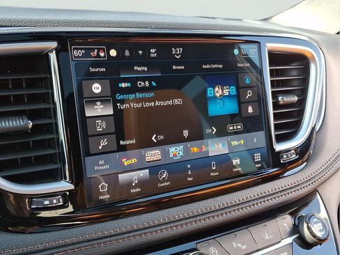 Used 2026 Chrysler Pacifica Pinnacle w/ Trailer Tow Group image 19