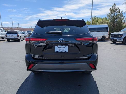 Used 2023 Toyota Highlander Limited AWD/4WD image 4