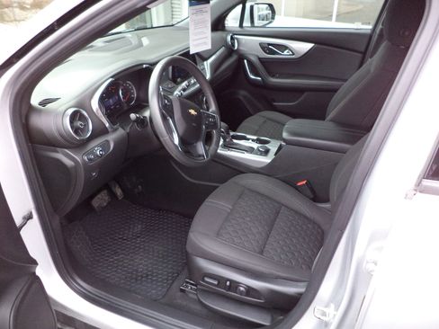 Used 2021 Chevrolet Blazer LT image 2