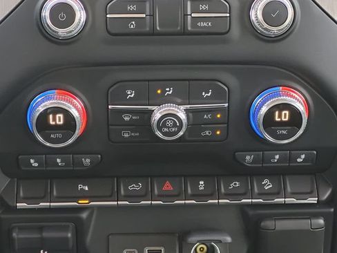 Used 2022 GMC Sierra 1500 Denali AWD/4WD image 17