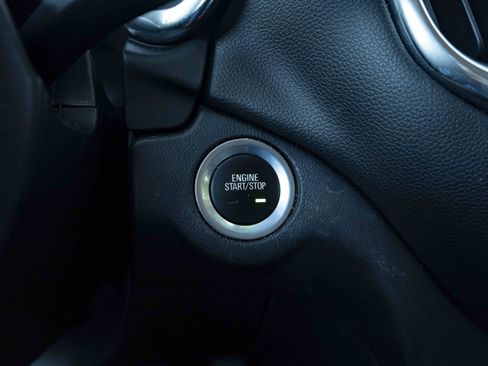Used 2018 Chevrolet Equinox LT FWD image 25
