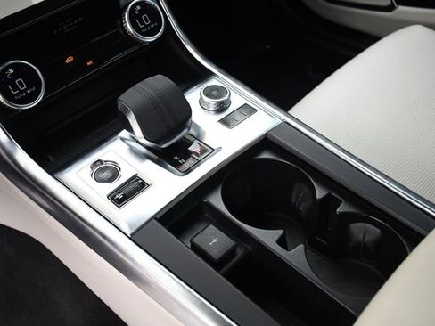 Used 2022 Jaguar XF R-Dynamic SE image 13