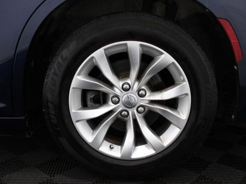 Used 2016 Chrysler 300 Limited RWD image 8