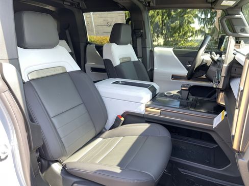 New 2025 GMC Hummer EV 3X w/ LPO, Roof Cross Rail Package image 64