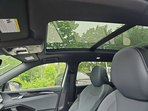 New 2026 Volkswagen Tiguan SE R-Line AWD/4WD image 8