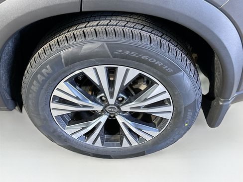 Used 2023 Nissan Rogue SV AWD/4WD image 11