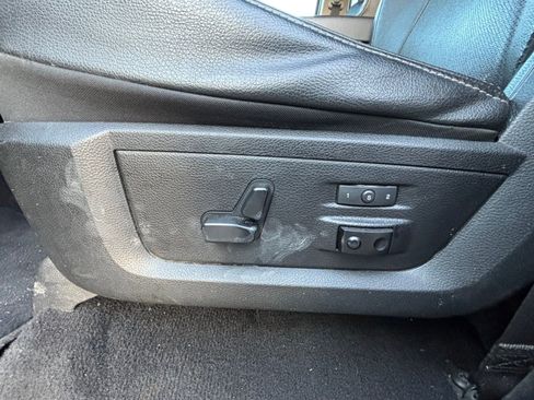 Used 2014 RAM 1500 Laramie w/ Convenience Group image 8