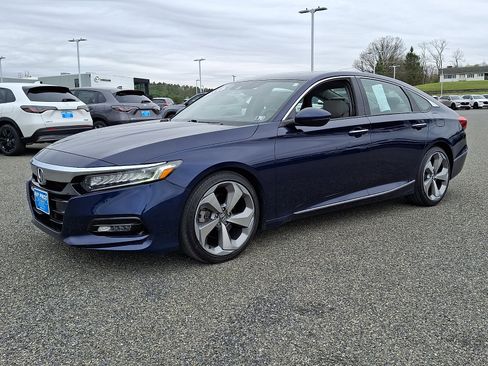 Used 2018 Honda Accord Touring image 3