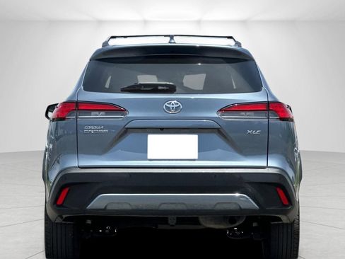 Used 2023 Toyota Corolla Cross XLE w/ Convenience Package FWD image 4