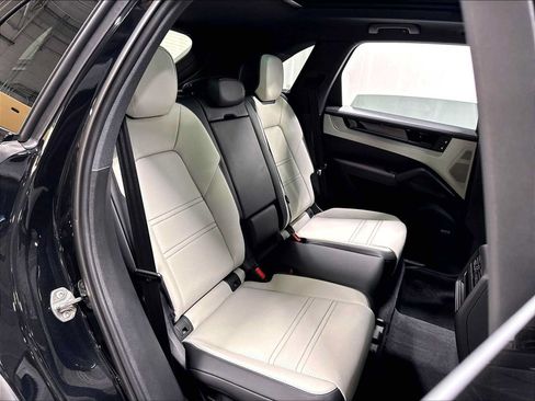 New 2026 Porsche Cayenne AWD/4WD image 30