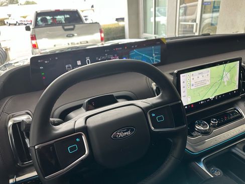 New 2026 Ford Expedition Platinum image 36