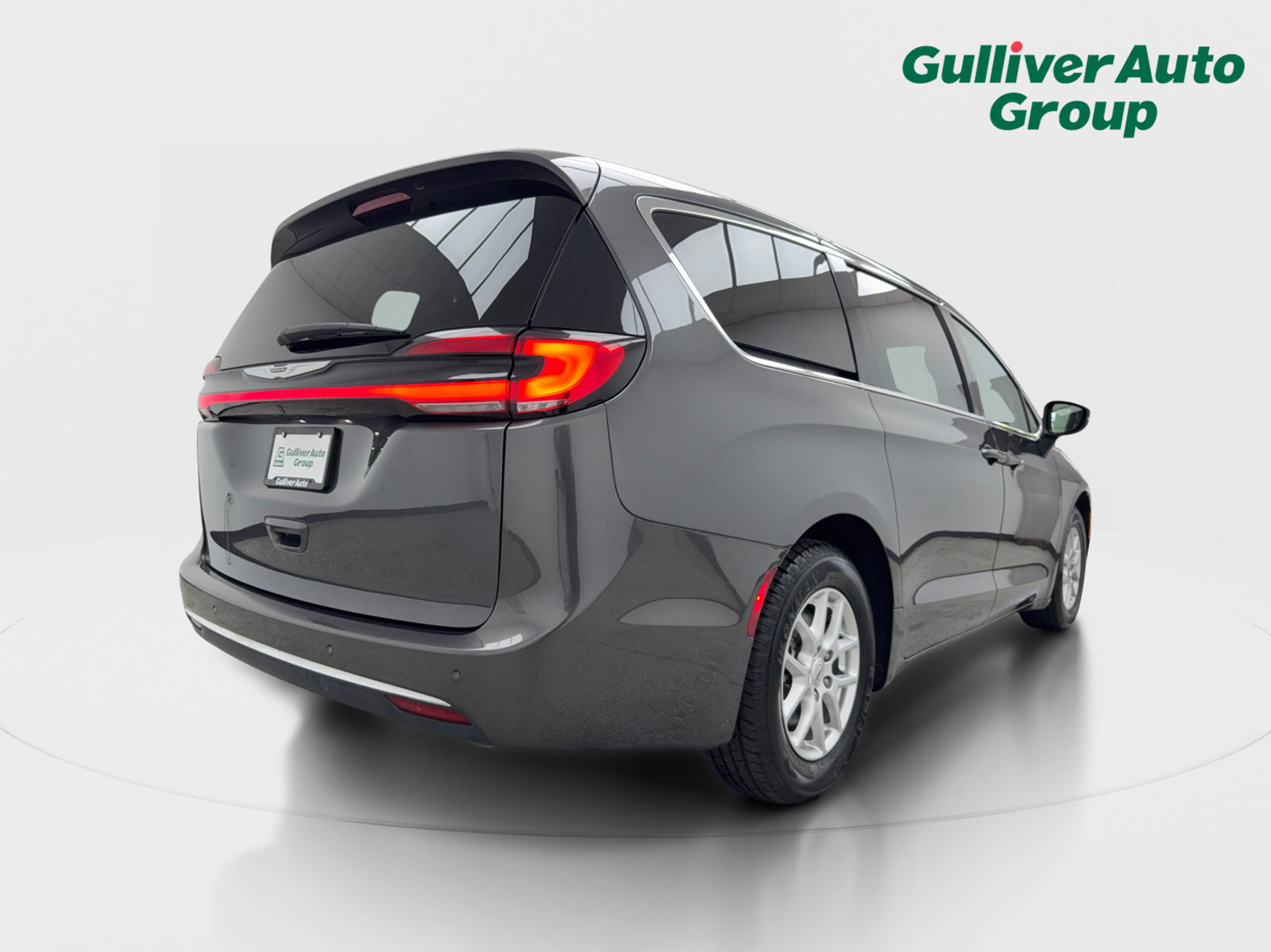 Used 2023 Chrysler Pacifica Touring-L FWD image 8
