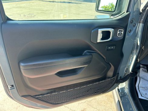 Used 2024 Jeep Wrangler Unlimited AWD/4WD image 10