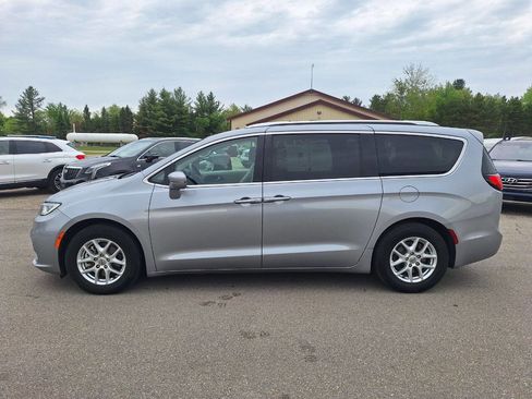 Used 2021 Chrysler Pacifica Touring-L FWD image 1
