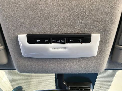 Used 2025 Nissan Versa SV w/ Trunk Package FWD image 16
