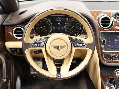 Used 2018 Bentley Bentayga AWD/4WD image 25