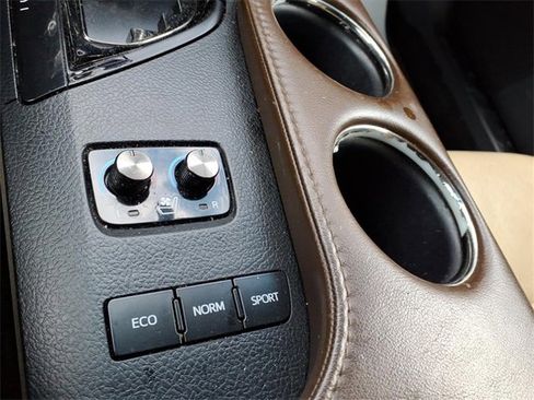 Used 2013 Toyota Avalon Limited image 23