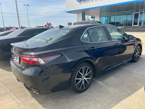 Used 2023 Toyota Camry SE image 6