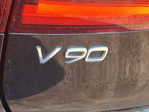 Used 2018 Volvo V90 T6 Cross Country w/ Protection Package Premier image 30