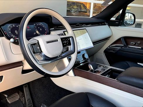 Used 2023 Land Rover Range Rover Long Wheelbase SE image 14