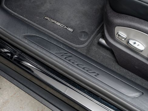 Certified 2026 Porsche Macan AWD/4WD image 30