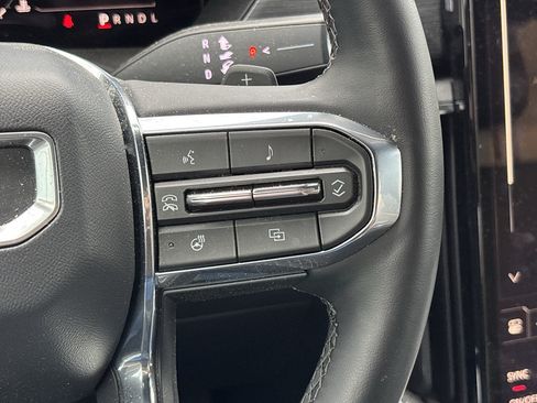 Used 2026 GMC Acadia Elevation w/ Elevation Premium Package FWD image 19