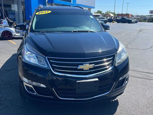 Used 2017 Chevrolet Traverse LT w/ Style and Technology Package FWD image 8