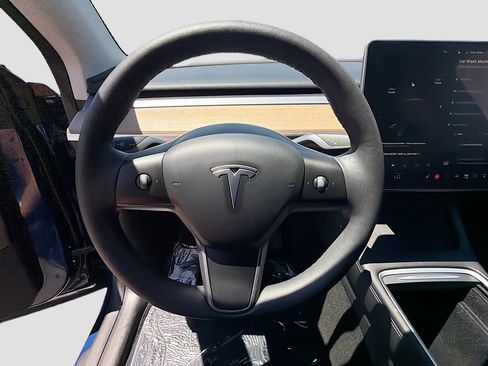 Used 2024 Tesla Model Y Long Range AWD/4WD image 10
