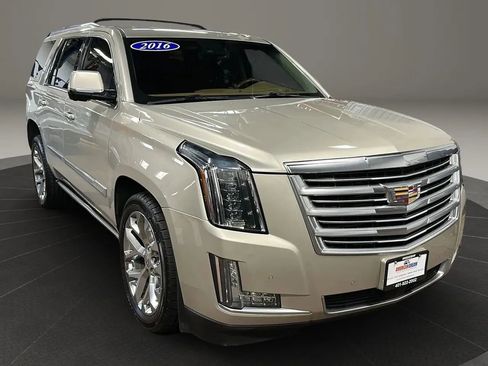 Used 2016 Cadillac Escalade Platinum image 7
