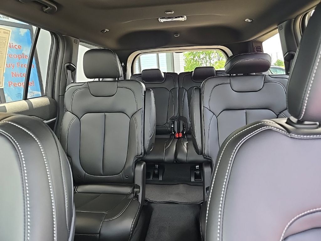 New 2026 Jeep Grand Cherokee L Limited w/ Limited Altitude Package AWD/4WD image 34