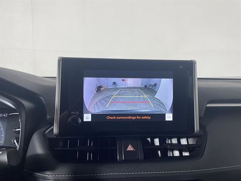 Used 2023 Toyota RAV4 LE AWD/4WD image 17