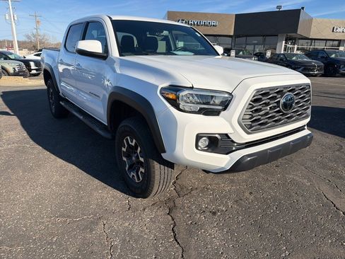 Used 2023 Toyota Tacoma TRD Off-Road image 3