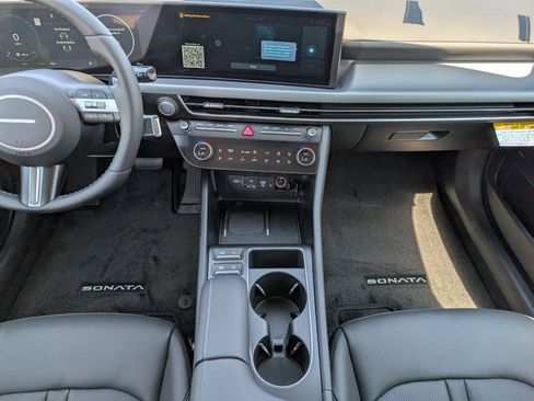 New 2025 Hyundai Sonata Limited image 7