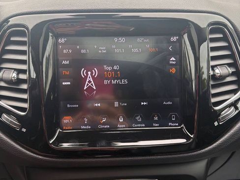 Used 2018 Jeep Compass Limited w/ Navigation Group AWD/4WD image 28