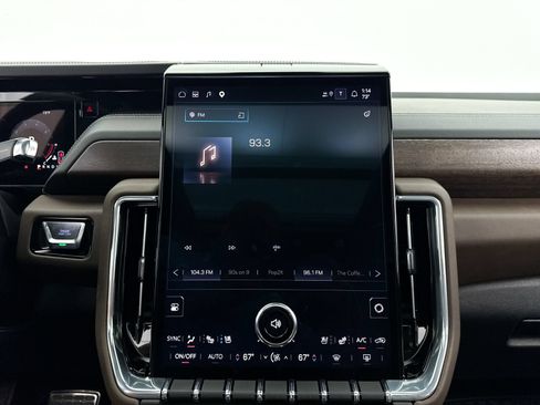 Used 2025 GMC Yukon Denali Ultimate AWD/4WD image 21