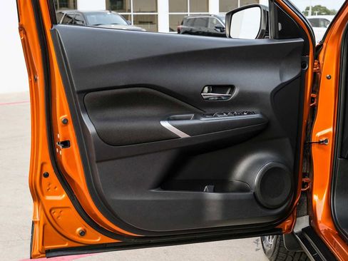 Used 2021 Nissan Kicks SV image 40