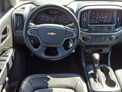 Used 2022 Chevrolet Colorado Z71 w/ Z71 Midnight Edition AWD/4WD image 12