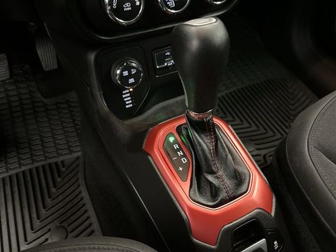 Used 2017 Jeep Renegade Trailhawk image 24