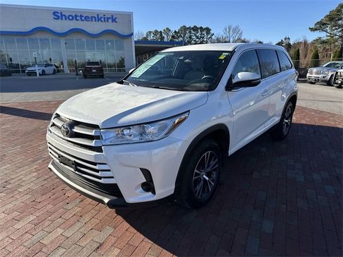 Used 2019 Toyota Highlander LE image 32
