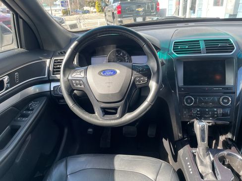 Used 2016 Ford Explorer XLT w/ Equipment Group 202A image 8