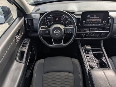 Used 2025 Nissan Pathfinder SV image 16